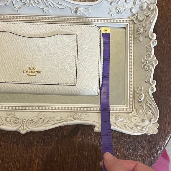 Coach Accordion White Refined Pebble Leather Zip Around Wallet - Picture 14 of 15